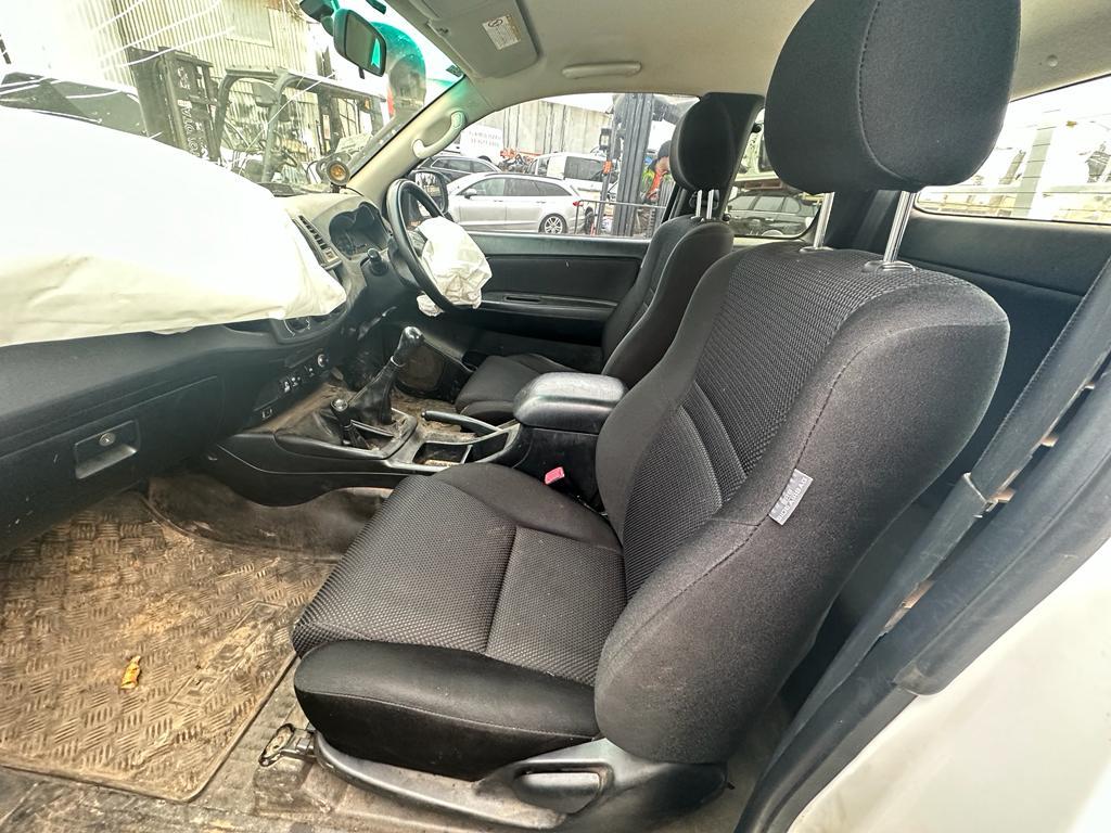 2014 Toyota Hilux Sunvisor View Auto part Sunvisor Toyota Hilux 2014